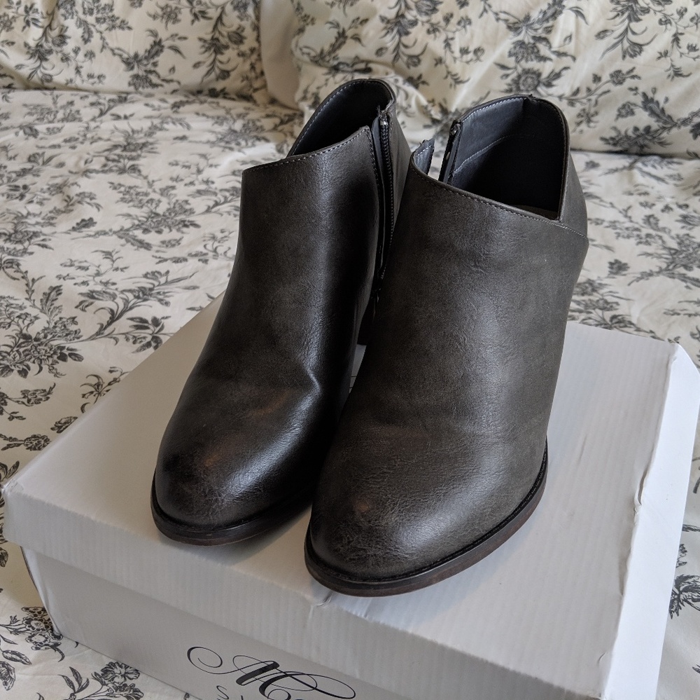 Grey Booties - Picture 5 of 6
